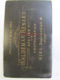 Maalaispoika, Valdemar Renard Atelier -visiittikortti valokuva