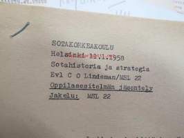 Erä korkeamman sotilaskoulutuksen harjoitustöitä ja luentoja yms.