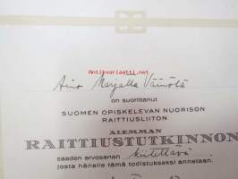Aino Marjatta Väänölä on suorittanut Suomen Opiskelevan Nuorison Raittiusliiton alemman Raittiustutkinnon...27.4.1938 -todistuskirja