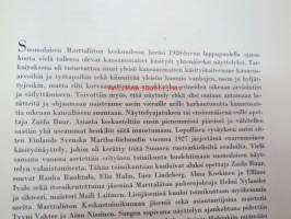 Vanhoja kauniita käsitöitä Suomalaisen Marttaliiton keräämiä ja näytille asettamia vanhoja käsitöitä