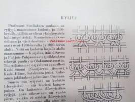 Vanhoja kauniita käsitöitä Suomalaisen Marttaliiton keräämiä ja näytille asettamia vanhoja käsitöitä