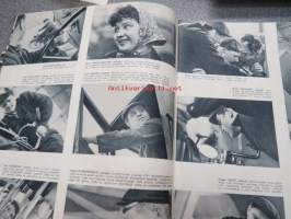 Neuvostoliitto 1961 nr 55; Tunti seitsenvuotissuunnitelmaa, Televisio tänään ja huomenna, Asioilla kaupungissa, Taidetta koteihin, Valko-Venäjän kippiautot,