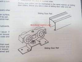 Ras Lanuf Town House user´s manual -englanninkielinen sekä arabiankielinen käyttöohje yhdessä (kaksi erilistä kirjaa) -suomalaisyrityksen (Devecon Oy)