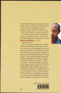 Mies ja elokuu, 1996.Kirjailija, leskimies, herää yksin isossa asunnossaan. Peilistä katsovat laihat ja krapulaiset kasvot. ilta ja yö ovat häipyneet usvana mielestä