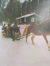 Me Naiset 1974 nr 8 -mm. Kannessa Ruotsin prinsessa Christina, Laskiainen hauskaa luvassa, Suomalaisen Anneli Alhango Charmiballeriinan tie maineeseen ja kunniaan,