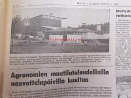 Koneviesti 1967 nr 24 -mm. Isäntäkoulutus ennakkohuolto ja leikkuupuimuri, Ennakohuoltoon tutustumassa, Agronomien maatilataloudellisilla neuvottelupäivillä