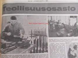 Koneviesti 1967 nr 24 -mm. Isäntäkoulutus ennakkohuolto ja leikkuupuimuri, Ennakohuoltoon tutustumassa, Agronomien maatilataloudellisilla neuvottelupäivillä