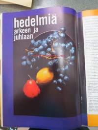 Kodin Maailma 1966 nr 11, sis. mm. seur. artikkelit / kuvat / mainokset; Isä   ja poika, Oma asunto säästämällä - Tuula &amp; Turkka Palkén, Lastulevyä uuden