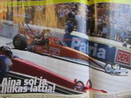 Vauhdin Maailma 2008 nr. 9 -mm. Makasiini. Kolumni Jume. Teema. Isojen poikien hiekkalaatikolla. Erakon elämää. F2 haastaa GP2:n. F1-aerodymaniikka.
