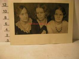 valokuva kolme naista  vilho setälä 20744