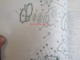 Evinrude 1970 Parts book 40 Horsepower Big Twin  (First in outboards), katso tarkemmat mallimerkinnät kuvista.
